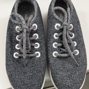 AllBirds wool women’s Sneakers in Charcoal Gray